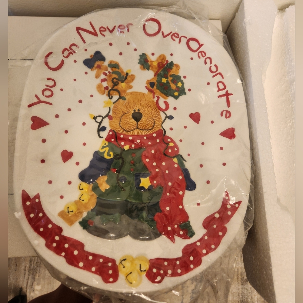 "You Can Never Overdecorate" decorative Xmas hanging plate from 1998. Lefton.